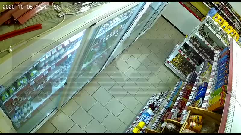 Краснодар девушка пришла "затариться" продуктами в местный магазин