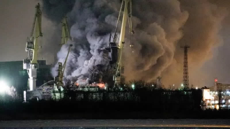 У доблестного вмф рф стало одним кораблём меньше в петербурге отрицательно потух строящийся военный корвет "проворный"