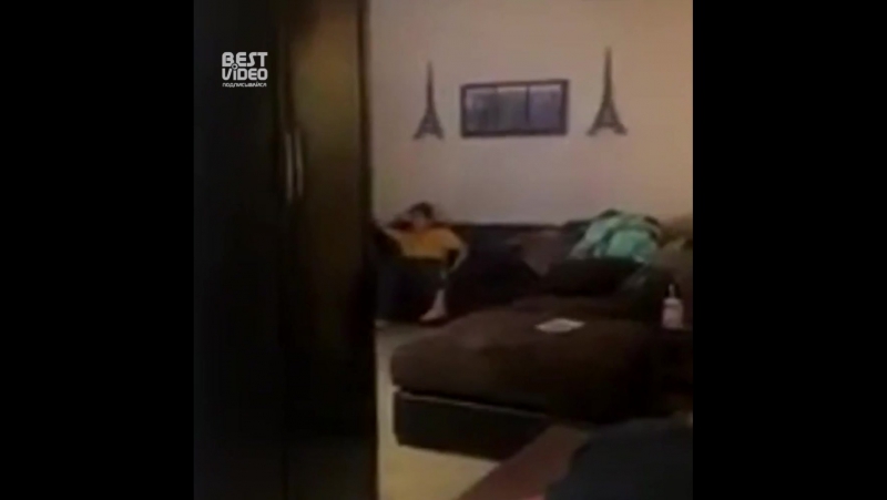 Запустил младшую сестренку