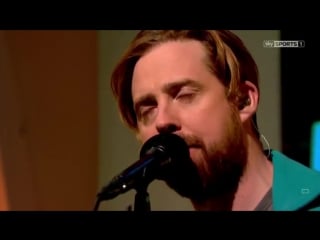 Kaiser chiefs hole in my soul (live at soccer am)