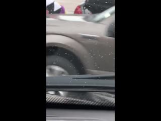 What in the hell is this lady doing перевод
какого черта эта дама делает