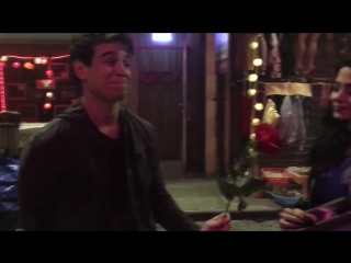 Sizzy on set season 3