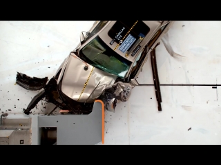 2016 cadillac cts small overlap iihs crash test