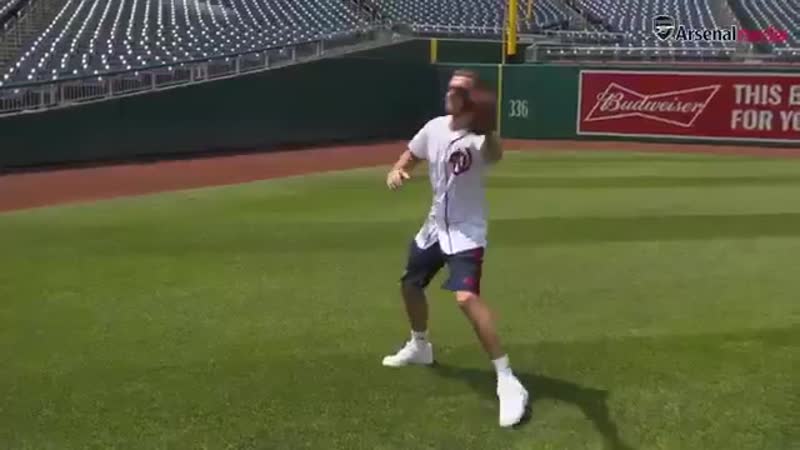 Afc mesut özil, calum chambers, rob holding, ainsley maitland niles gabriel martinelli in washington, d c for a baseball se