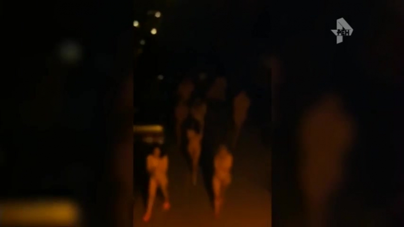 Вынужденный марш колонной обнаженных девушек в петербурге