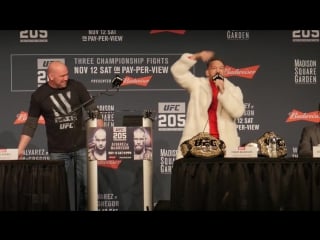 1xстаа ufc 205 conor mcgregor grabs chair in alvarez scuffle