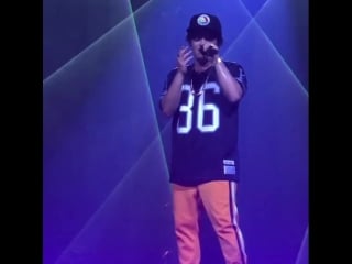 27 02 2018 окленд, новая зеландия versace on the floor