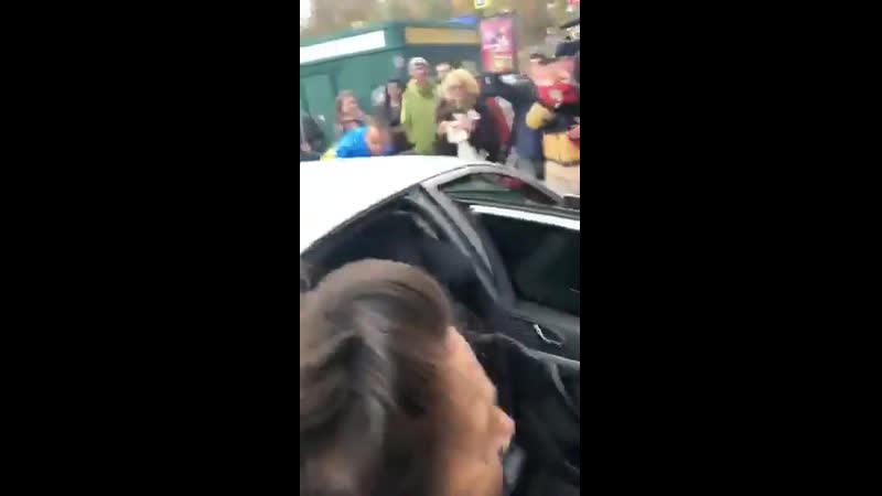 Таксист отказался везти порошенко