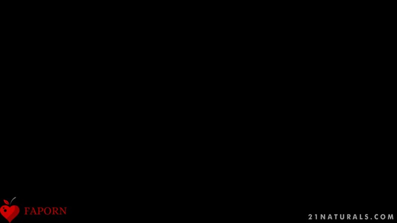 Hudaya dlinnonogaya devushka krasivo delaet oral i prinimaet v anal myagkoe ero porno mp4