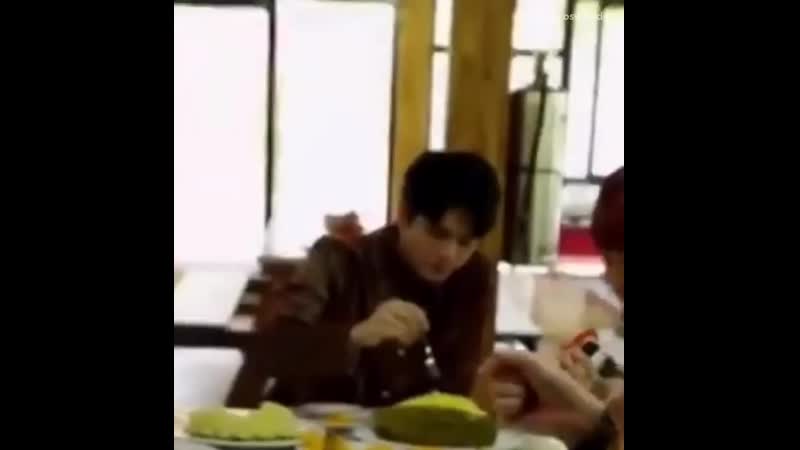Seongwu and durian