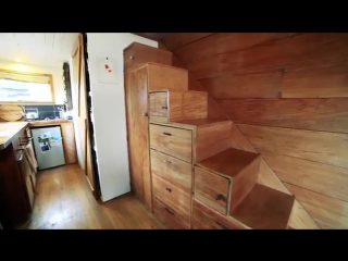 Young woman builds beautiful recycled tiny house for us$19,000