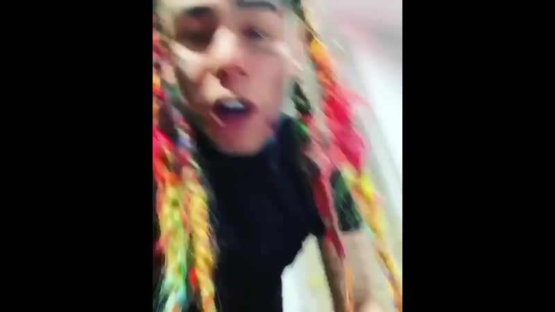 6ix9ine says he’s breaking records on house arrest and rappers have no excuses