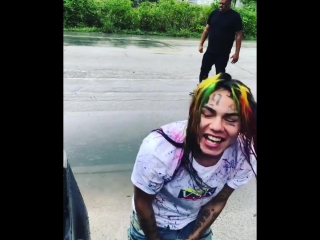 6ix9ine aka young michael jackson танцует лунную походку