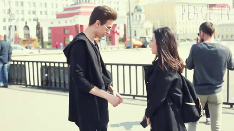 Поцелуй пранк от девушки kissing prank