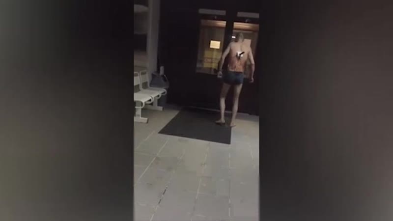 Зеленодольский курильщик с ножом в спине