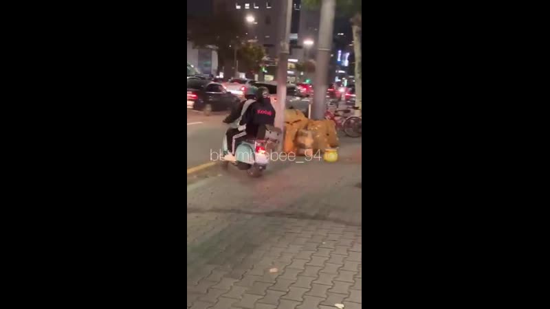 191029 the vespa couple is back in action again!! chanyeol and baekhyun were spotted leavi