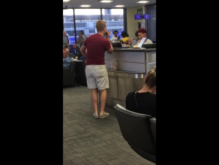 Southwestern passenger sings "no diggity"