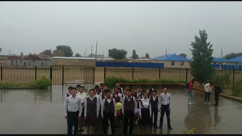 Амангелді орта мектебі мұғалімдер куни окушылар