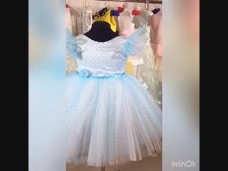 Несравненное бело голубое платье в горошек с пышной юбочкой