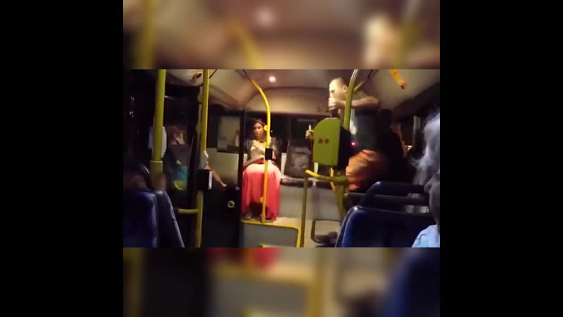 Польские паны прохладно приветствуют бандеровцев в польском общественном транспорте их нравы