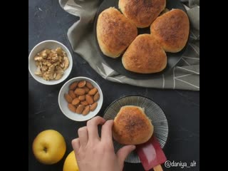 Мягкие и сочные яблочные булочки 🍏🍎