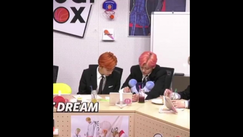 Джемин кормит джисона