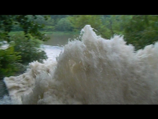 Аварийный водосброс ливневого коллектора