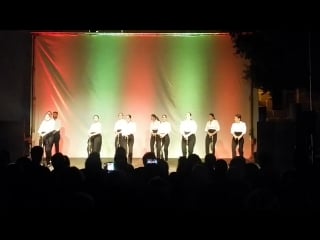 Sevillanas con bastón aires flamencos