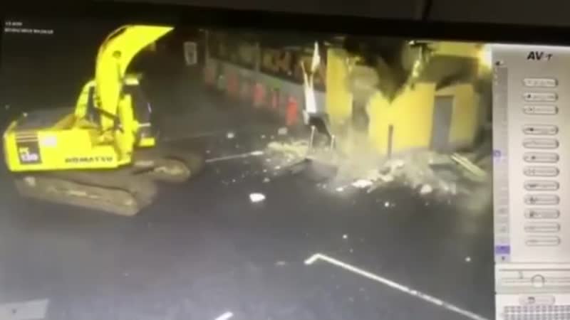 Экскаваторщик ограбил банкомат