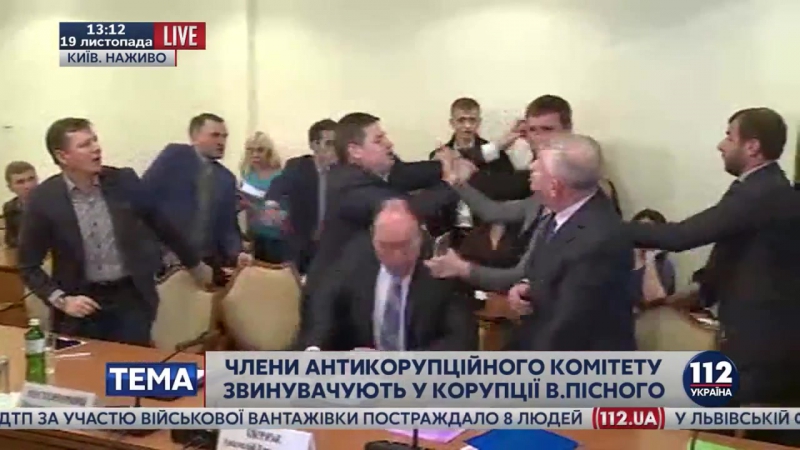 Ногой по лицу в прямом эфире парасюк подрался с сбушником на заседании комитета вр
