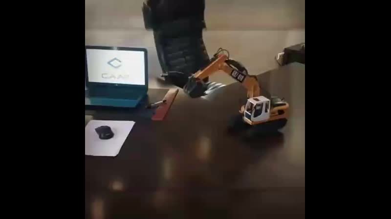 Экскаватор на радиоуправлении