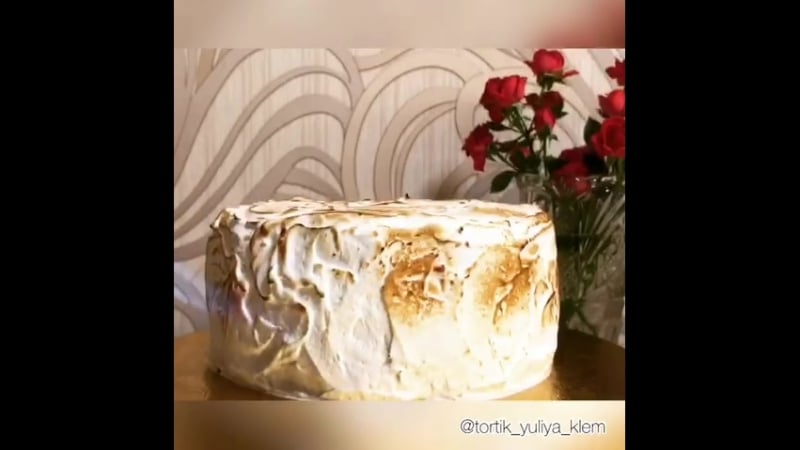 Обжиг итальянской меренги на торте