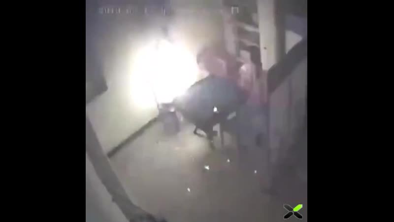 Вписка загорелся и взорвался телефон во время зарядки, жесть, чудо китайской инженерной мысли