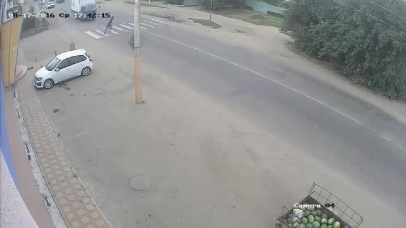 Лоий парень чудом избежал травм