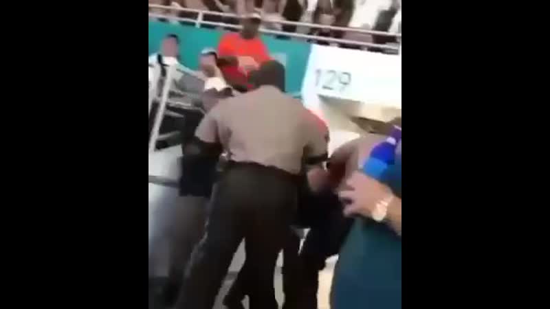 Получила по ебалу