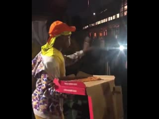 Ski mask the slump god is a real one for servin’ pizza to fans that waited to see him