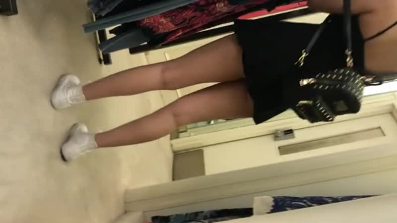 Спалил при примерки девочка без трусиков раком короткое платье слили