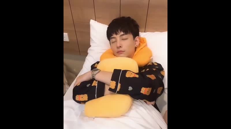 Lagi tidur aja ganteng coba ctto #