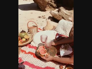 How i do beach picnics 🌊🍊🧺🍾😎 micah gianneli