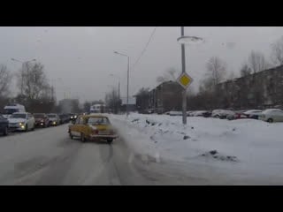 Жёлтая "шоха" исполняет тверк на трассе real video