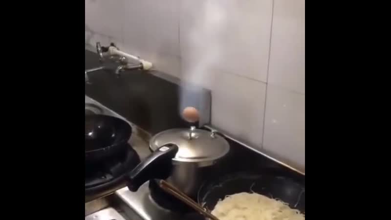 Что делаешь? яйцо варю