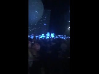 Harry fist pumping to nasa at the ariana grande's show in london tonight