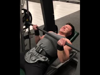 Strength of body тренироа на грудь жим в смите