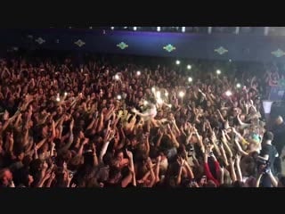 Now that’s crowd surfing tom grennan