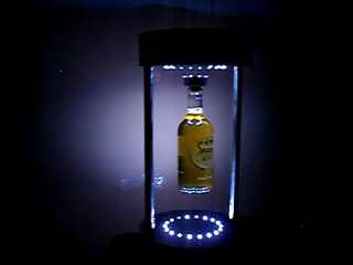 Бутылка,парящая воздухе!)))