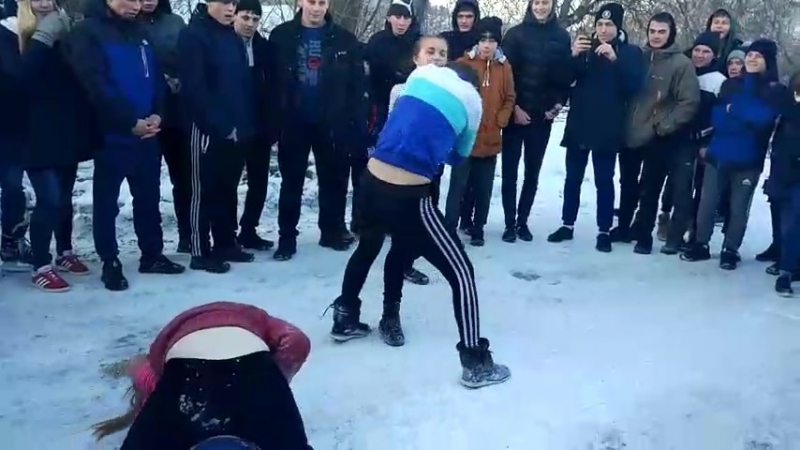 Жаркая драка школьниц в златоусте