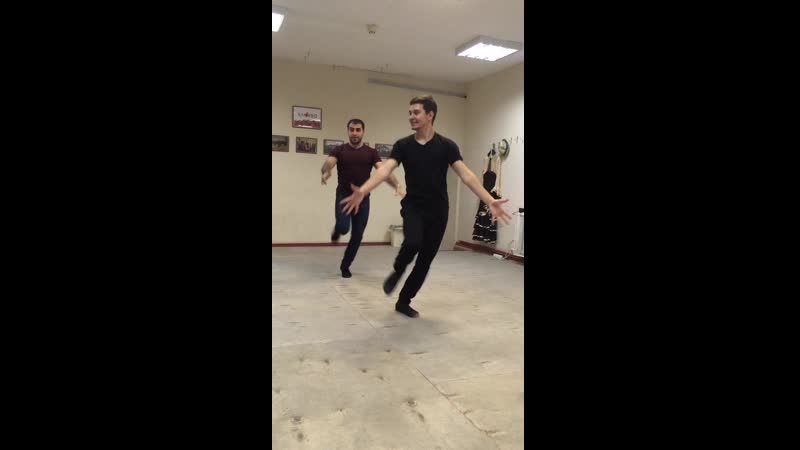 Отрывок с тренирои ансамбль каазского танца ловзар лезгинка