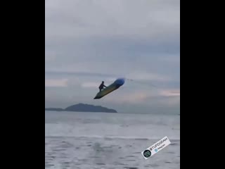 Чел полетел)))