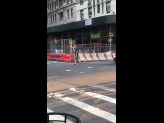 New yorker steps in to regulate traffic during nyc power outage