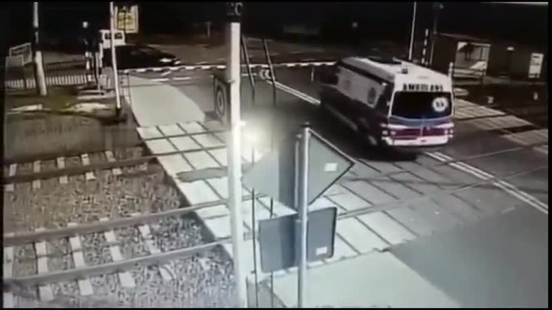 Наглухо отмороженный водитель скорой помощи